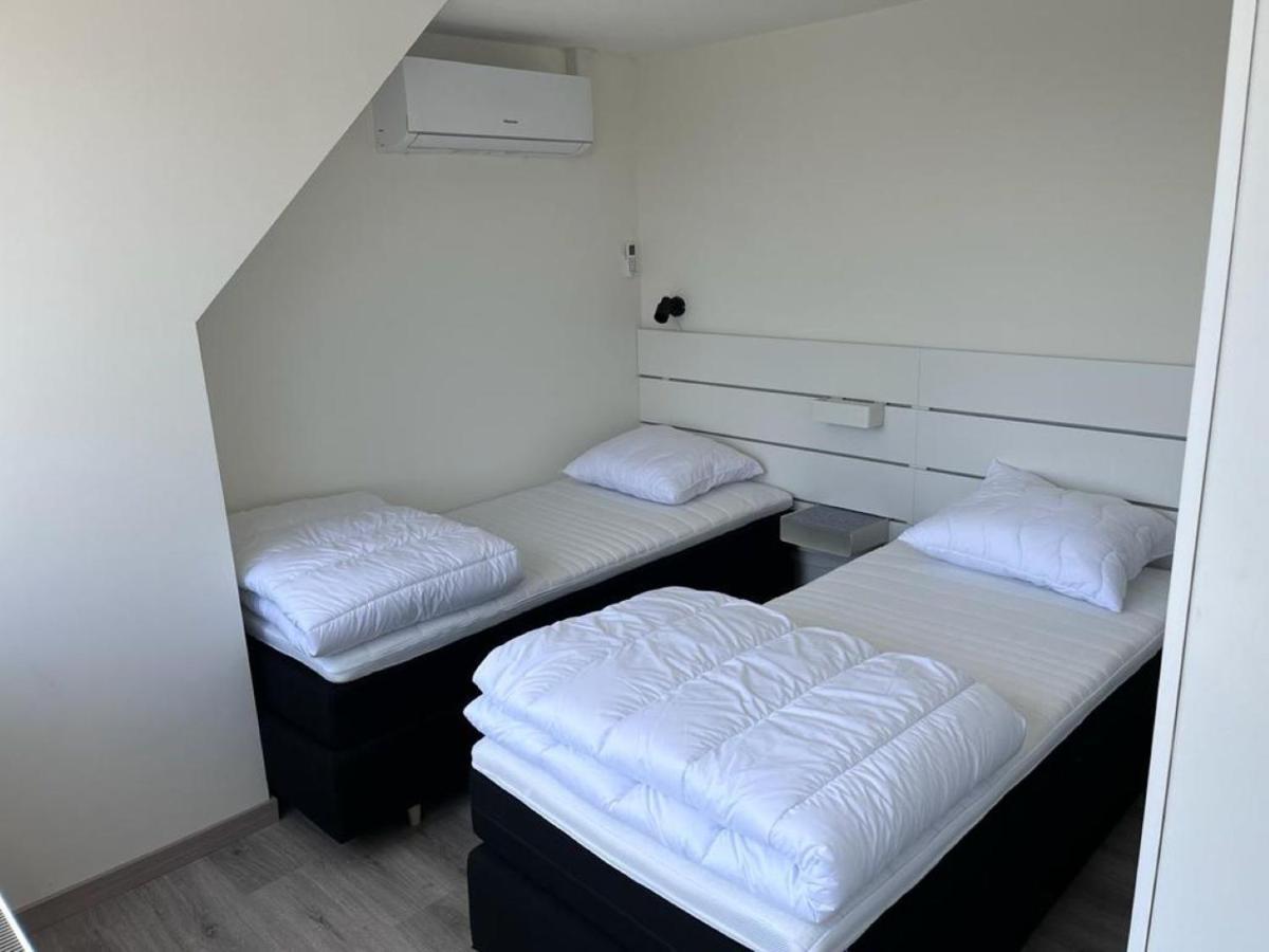 Comfortabele Woning Met Omheinde Tuin Aan Water Voor 12 P Oostburg Luaran gambar
