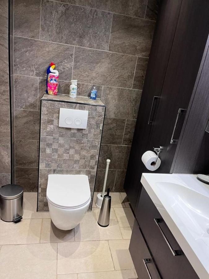 Comfortabele Woning Met Omheinde Tuin Aan Water Voor 12 P Oostburg Luaran gambar