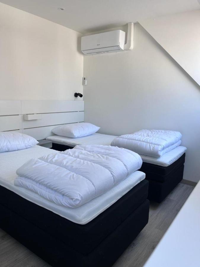 Comfortabele Woning Met Omheinde Tuin Aan Water Voor 12 P Oostburg Luaran gambar