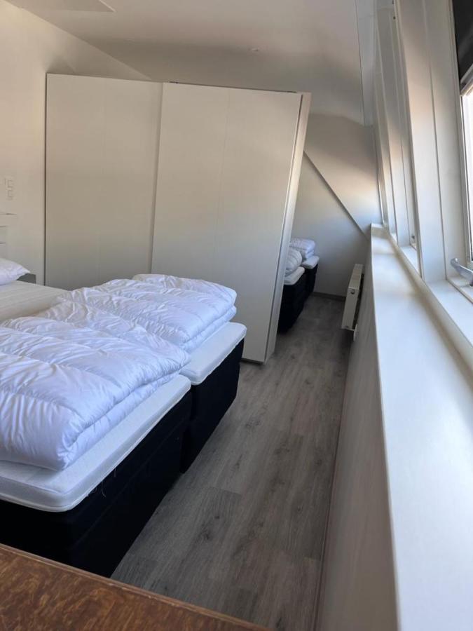Comfortabele Woning Met Omheinde Tuin Aan Water Voor 12 P Oostburg Luaran gambar