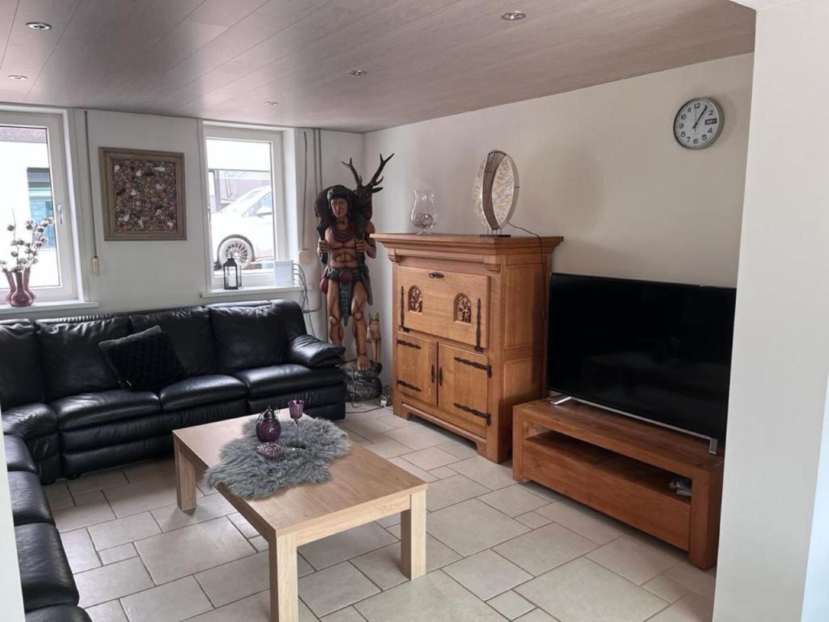 Comfortabele Woning Met Omheinde Tuin Aan Water Voor 12 P Oostburg Luaran gambar